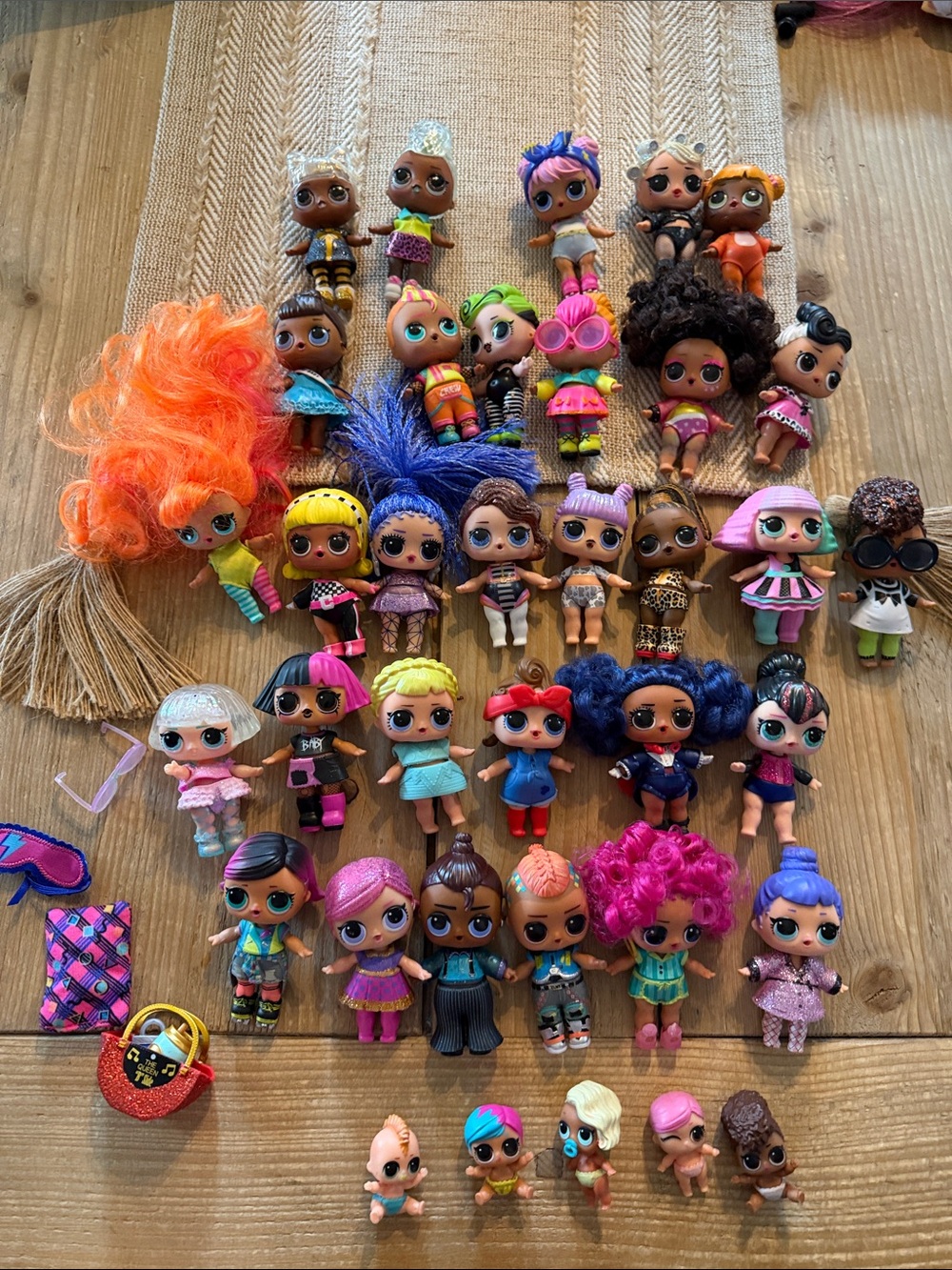36 LOL Surprise Dolls + Accessories | Huge Lot | Great Condition | OOTD Dolls
